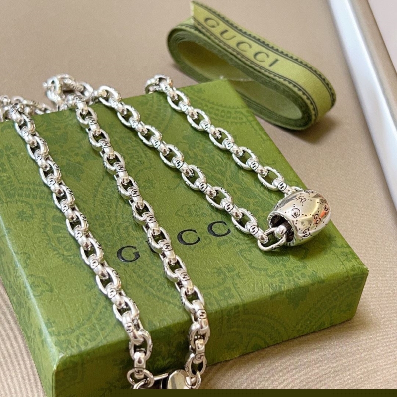 G*u*i necklaces